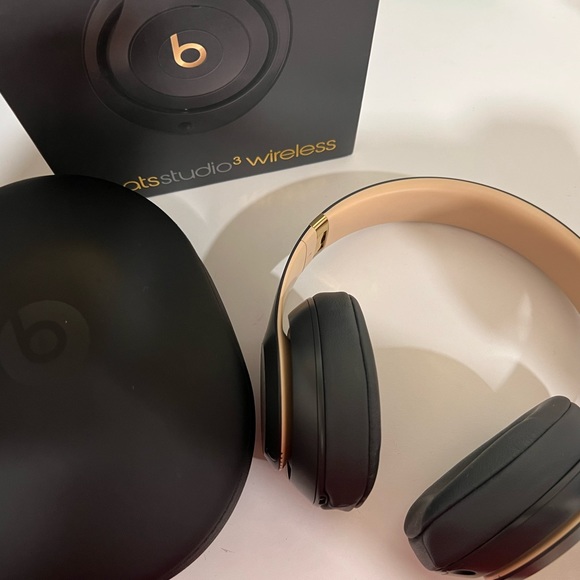 Beats by Dre Studio3 Wireless Skyline Collection Shadow Gray - Picture 2 of 7